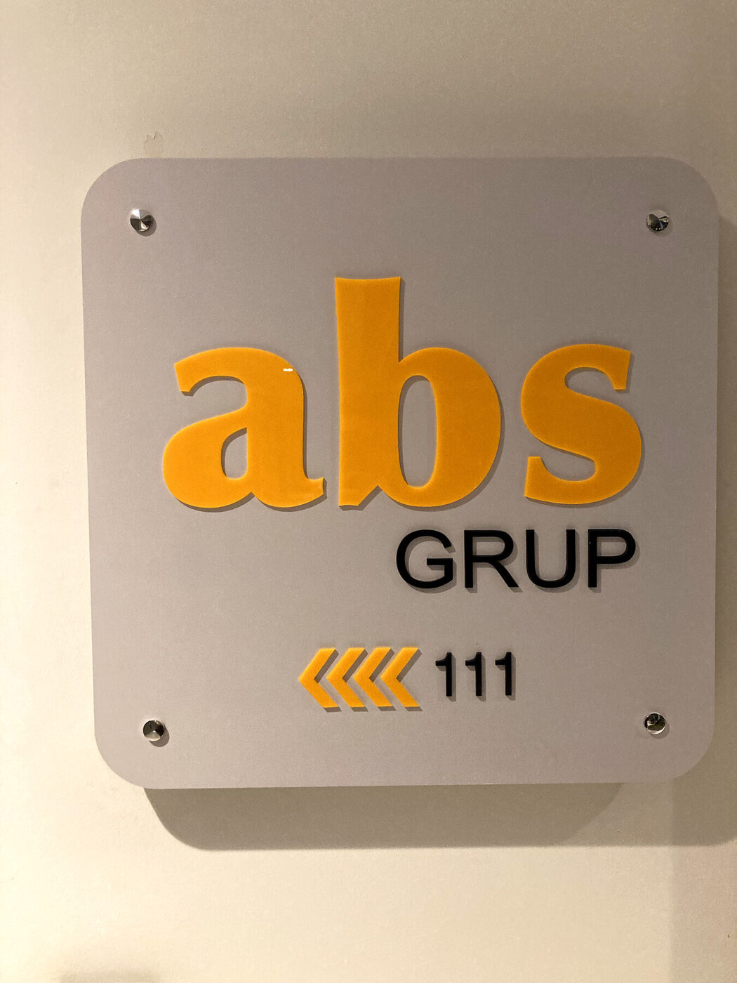 Pleksiglas İsim Tabelası – ABS Grup